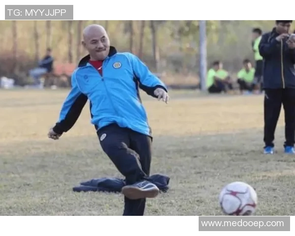 身高1米92的足球明星如何在绿茵场上展现超凡魅力与卓越技巧