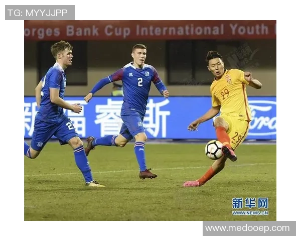 南京足球队与重庆足球队赛后复盘团队协作分析与战术总结 南京足球队与重庆足球队赛后复盘团队协作分析与战术总结